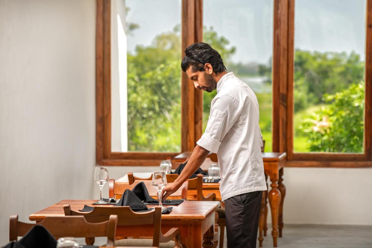 Ceylon Breeze Sigiriya Hotel Bagian luar foto
