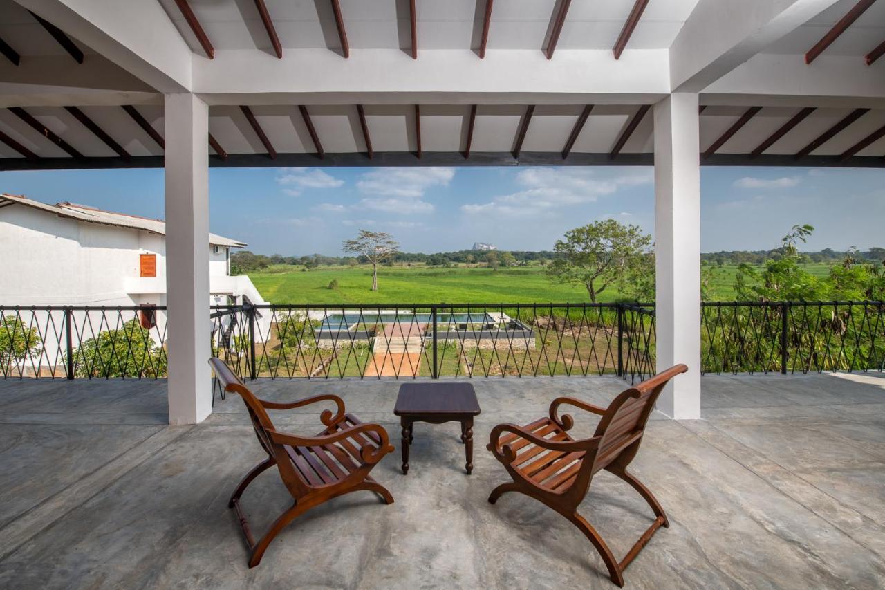 Ceylon Breeze Sigiriya Hotel Bagian luar foto