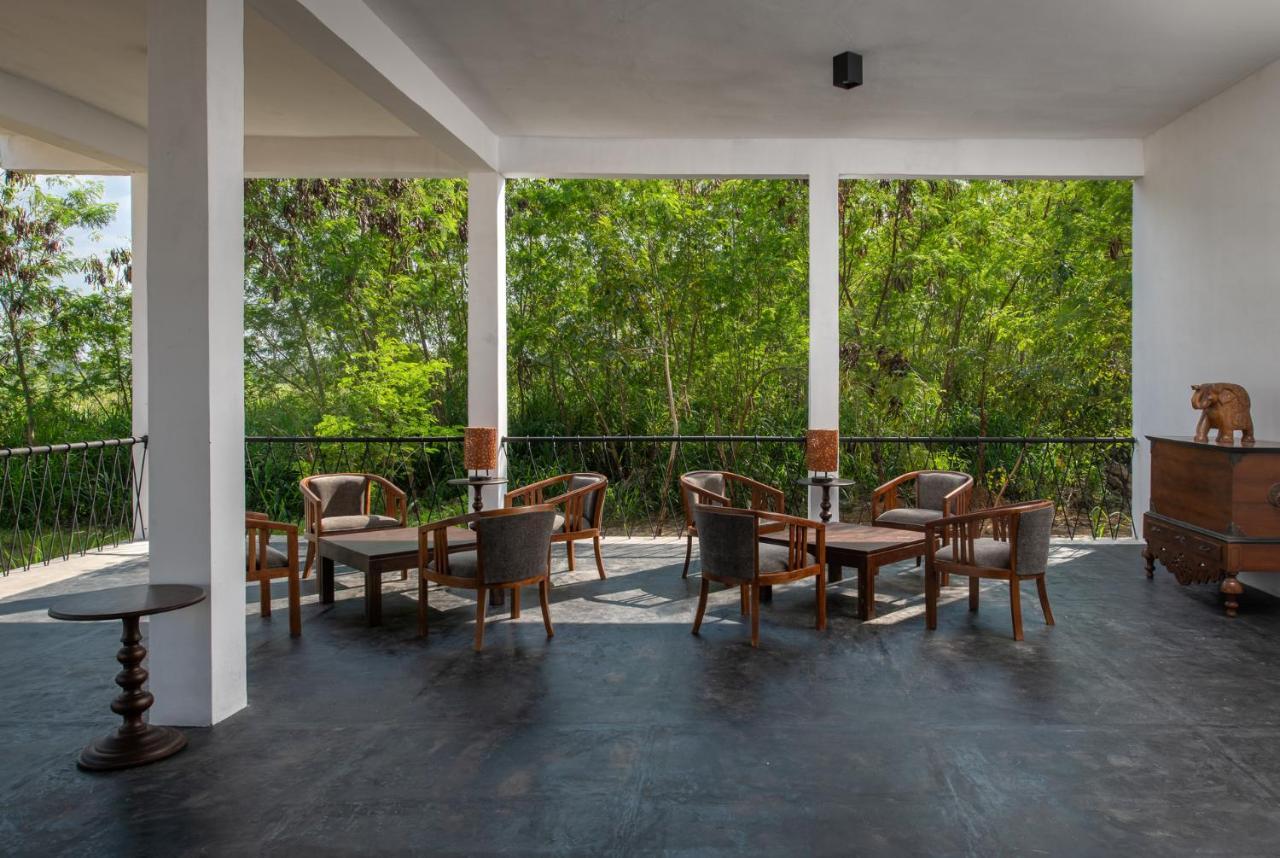 Ceylon Breeze Sigiriya Hotel Bagian luar foto