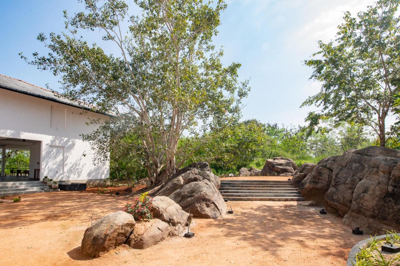 Ceylon Breeze Sigiriya Hotel Bagian luar foto