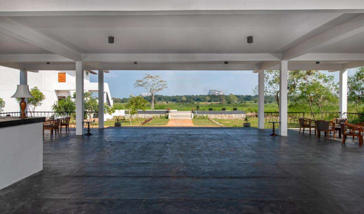 Ceylon Breeze Sigiriya Hotel Bagian luar foto