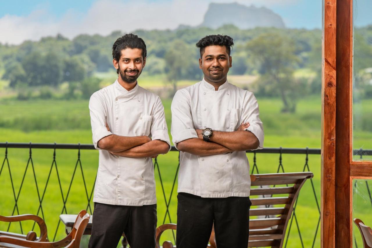 Ceylon Breeze Sigiriya Hotel Bagian luar foto