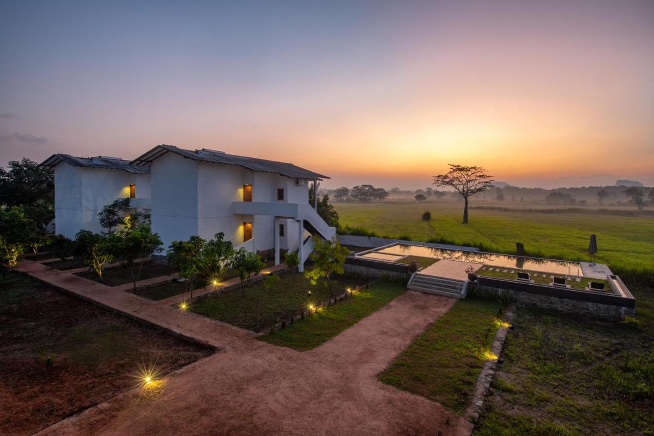 Ceylon Breeze Sigiriya Hotel Bagian luar foto