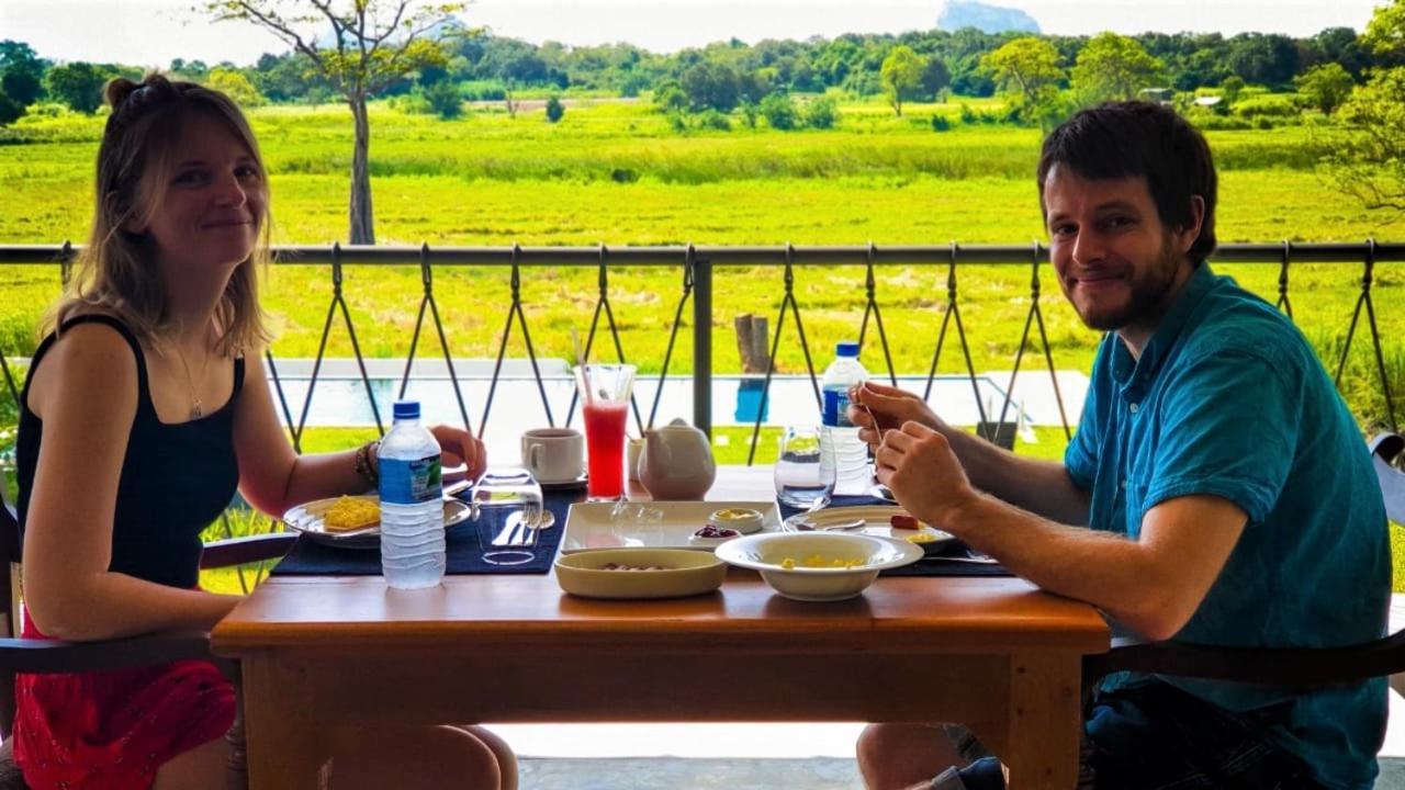 Ceylon Breeze Sigiriya Hotel Bagian luar foto