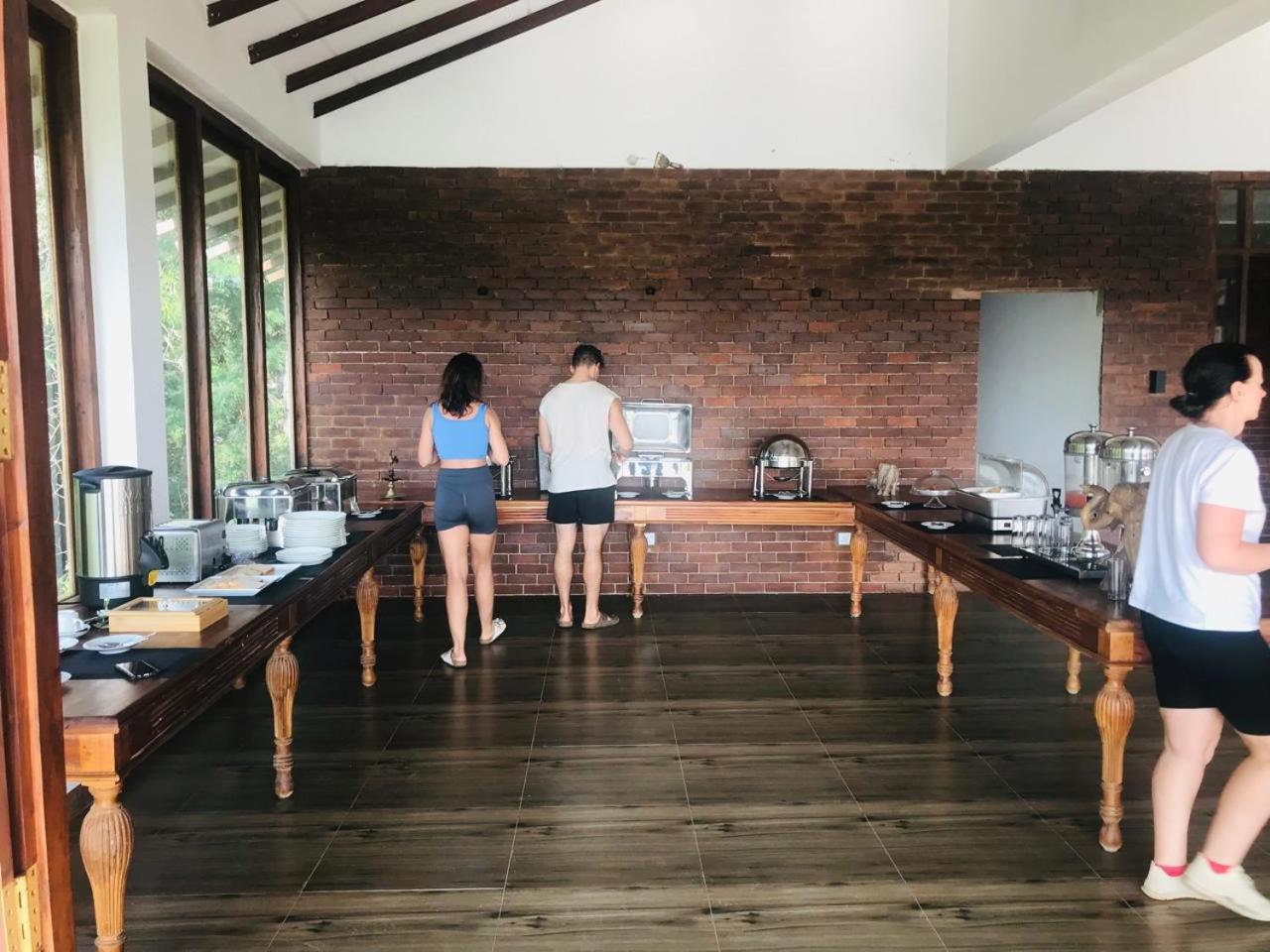Ceylon Breeze Sigiriya Hotel Bagian luar foto