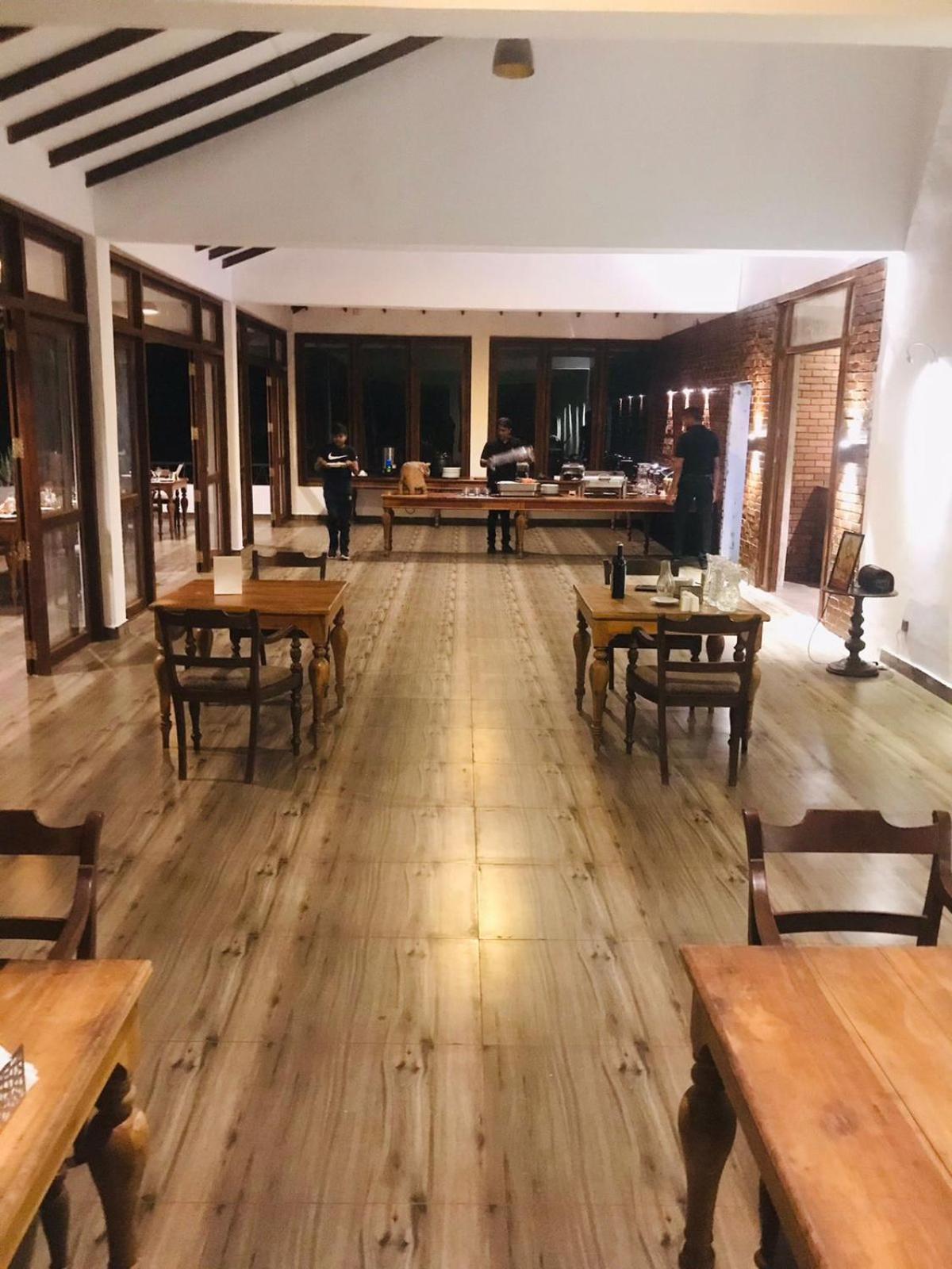 Ceylon Breeze Sigiriya Hotel Bagian luar foto
