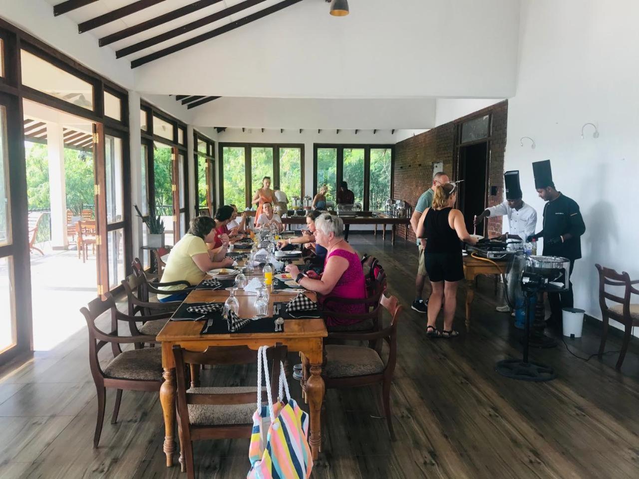 Ceylon Breeze Sigiriya Hotel Bagian luar foto