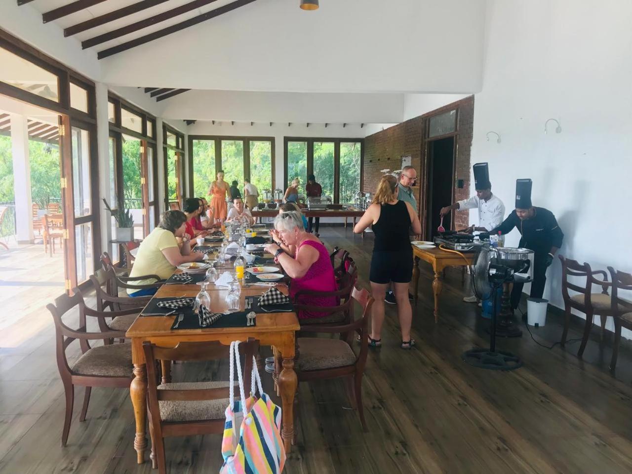 Ceylon Breeze Sigiriya Hotel Bagian luar foto
