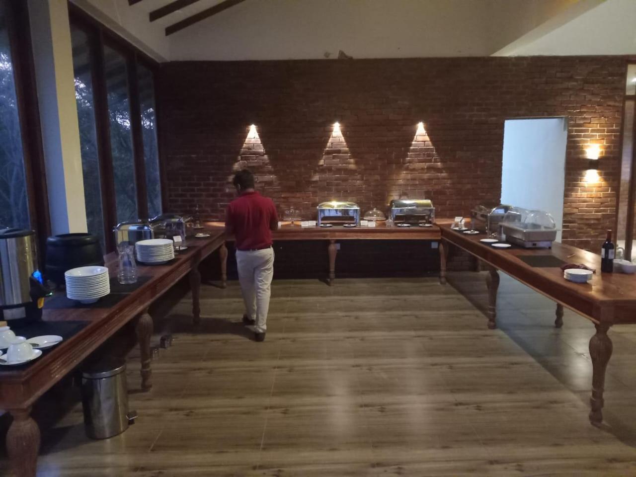 Ceylon Breeze Sigiriya Hotel Bagian luar foto